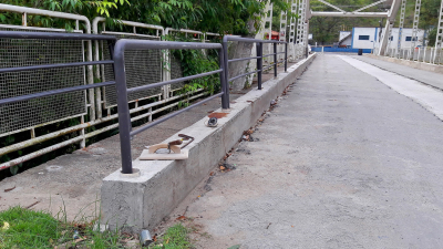 Iniciada a colocação dos guarda-corpos da ponte da Mata do Amador