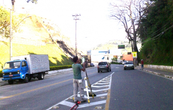 Levantamento topográfico é realizado para análise de melhoria de trecho da RJ-145