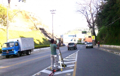 Levantamento topográfico é realizado para análise de melhoria de trecho da RJ-145