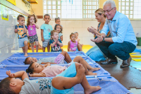 Prefeitura de Piraí investe no conforto das crianças com entrega simbólica de camas na Creche Municipal Kelly Tavares Fajardo Reis