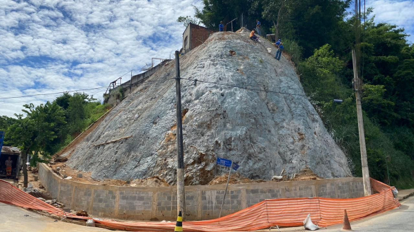 A Prefeitura de Piraí vem atualizá-los sobre a obra de contenção que está acontecendo atualmente no centro da cidade