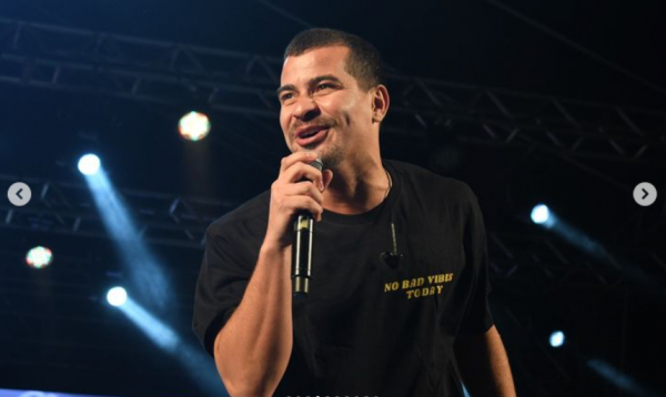 Thiago Martins Arrasa no Palco: Segundo Dia da Festa da Independência em Arrozal é Pura Energia Musical!