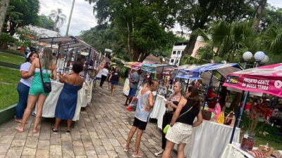 Foi realizado mais uma edição da tradicional feirinha do artesão em nossa cidade.