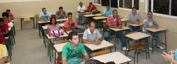 Curso de eletricista de automóveis do SENAI