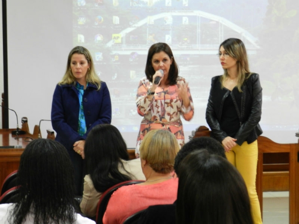 Mesa-redonda debate amamentação