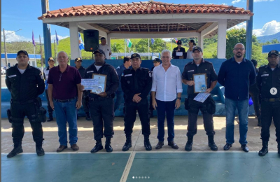 O prefeito de Piraí, esteve presente no 10° Batalhão de Polícia Militar em Barra do Piraí