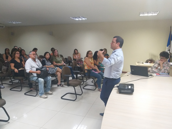 Reunião debate orientação à Rede Municipal de Ensino sobre prevenção ao coronavirus