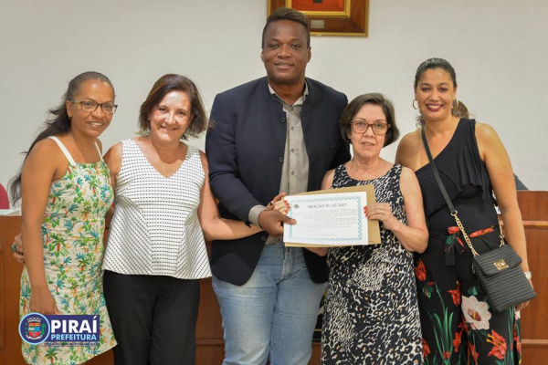 Secretaria de Saúde recebe moção de aplausos pela campanha do Outubro Rosa