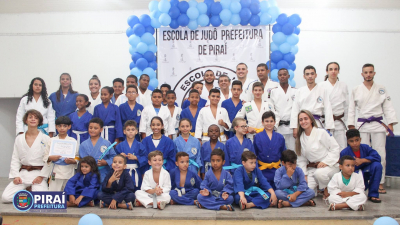 Atletas da Escola de Judô de Piraí participam da troca de faixas
