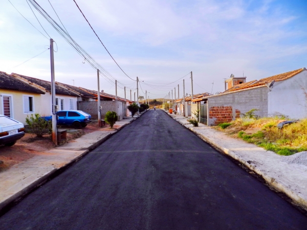 Asfalto na Porta chega ao bairro Varjão