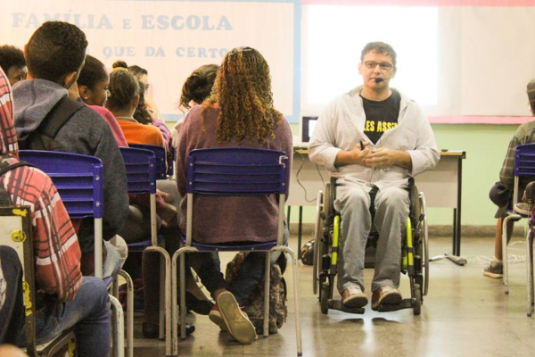 Alunos do Ciep de Arrozal participam de palestras sobre adolescência