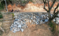 Obra de enrocamento de pedra concluída no bairro Koop Land!