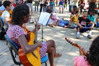 Projeto &quot;Reviver Cantando&quot; é lançado na Praça da Preguiça