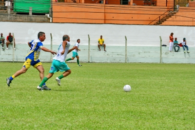 Dia 17 tem futebol com artistas no Campo Rodoviário