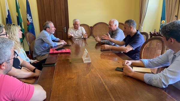 Prefeito Dr. Ricardo Passos, esteve em seu gabinete com representantes da Rio+ e Agenersa RJ