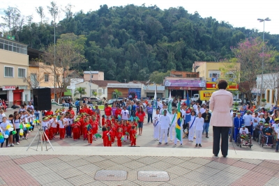 Alunos de Piraí comemoram a Semana da Pátria