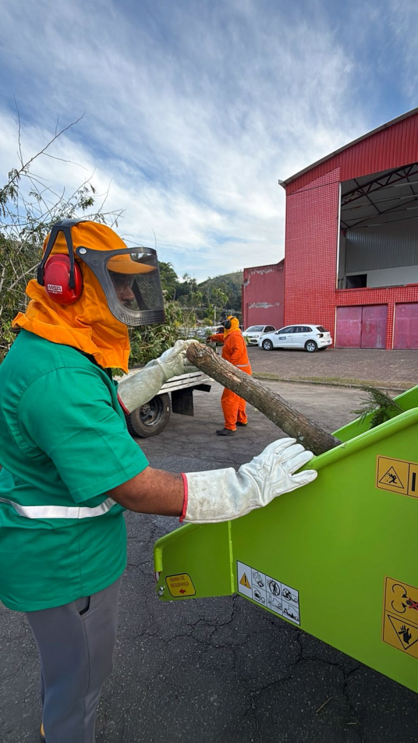 Pira&iacute; recebe triturador de res&iacute;duos vegetais para fortalecer a&ccedil;&otilde;es de sustentabilidade e agricultura familiar