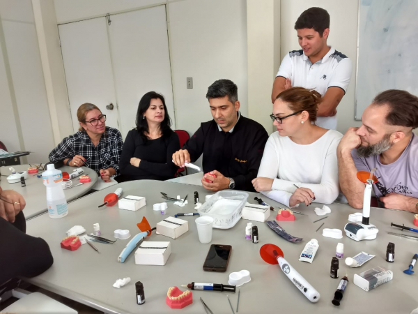 Profissionais da Saúde Bucal participam de cursos de capacitação