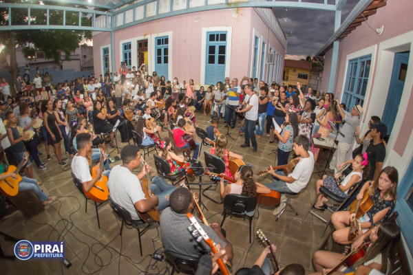 Alunos do projeto Piraí Musical se apresentam em encerramento do ano